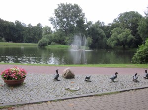 Naleczow lake & duck statues
