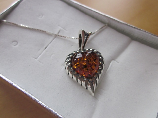Amber & Silver pendant & necklace £19.99