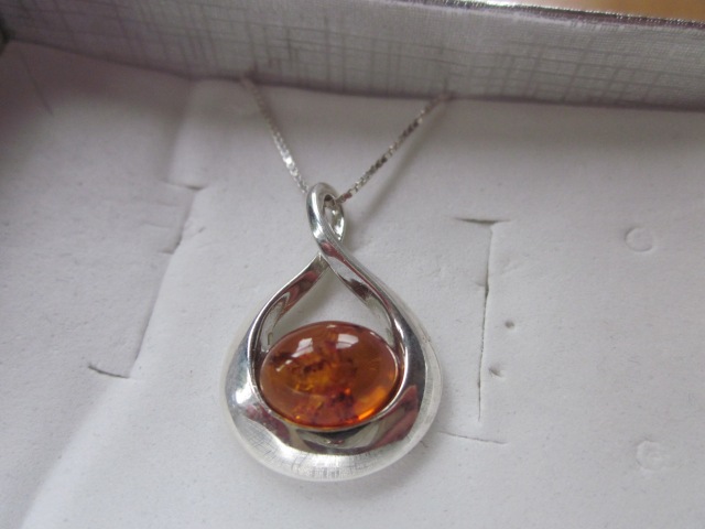 Amber & Silver pendant & necklace £19.99